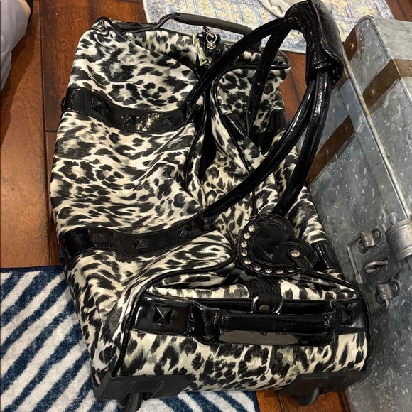 Y2K Vintage Betsey Johnson Leopard Print rolling duffle bag/ carry-on - Picture 7 of 17